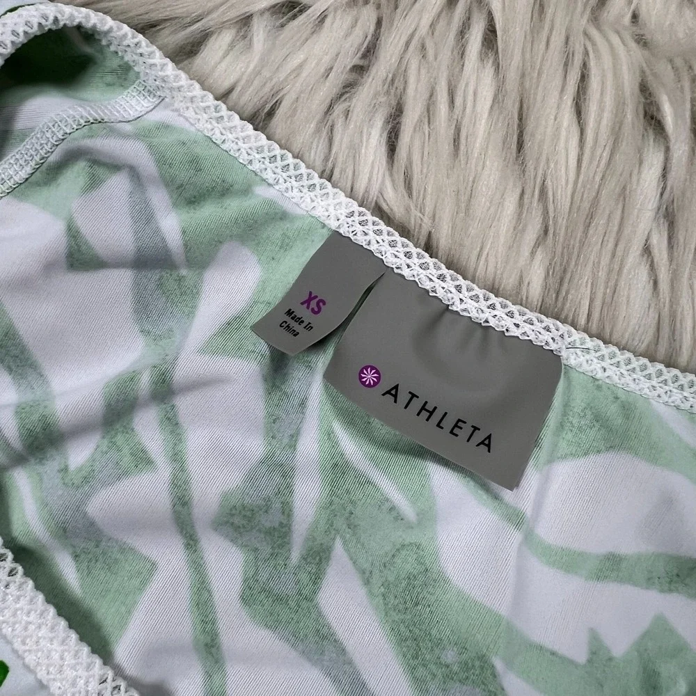 Athleta Women's XS Green White Palm Leaf Print Rash Guard Mesh Cuff